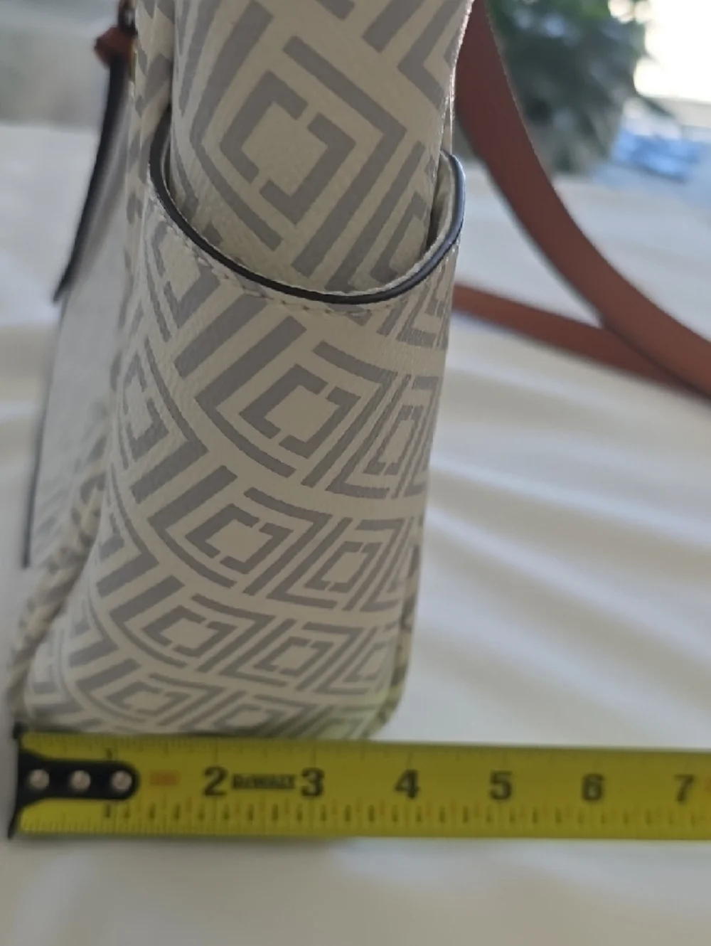 Liz Claiborne White Geometric Crossbody with Brown Trim and Gold Hardware - Picture 5 of 8